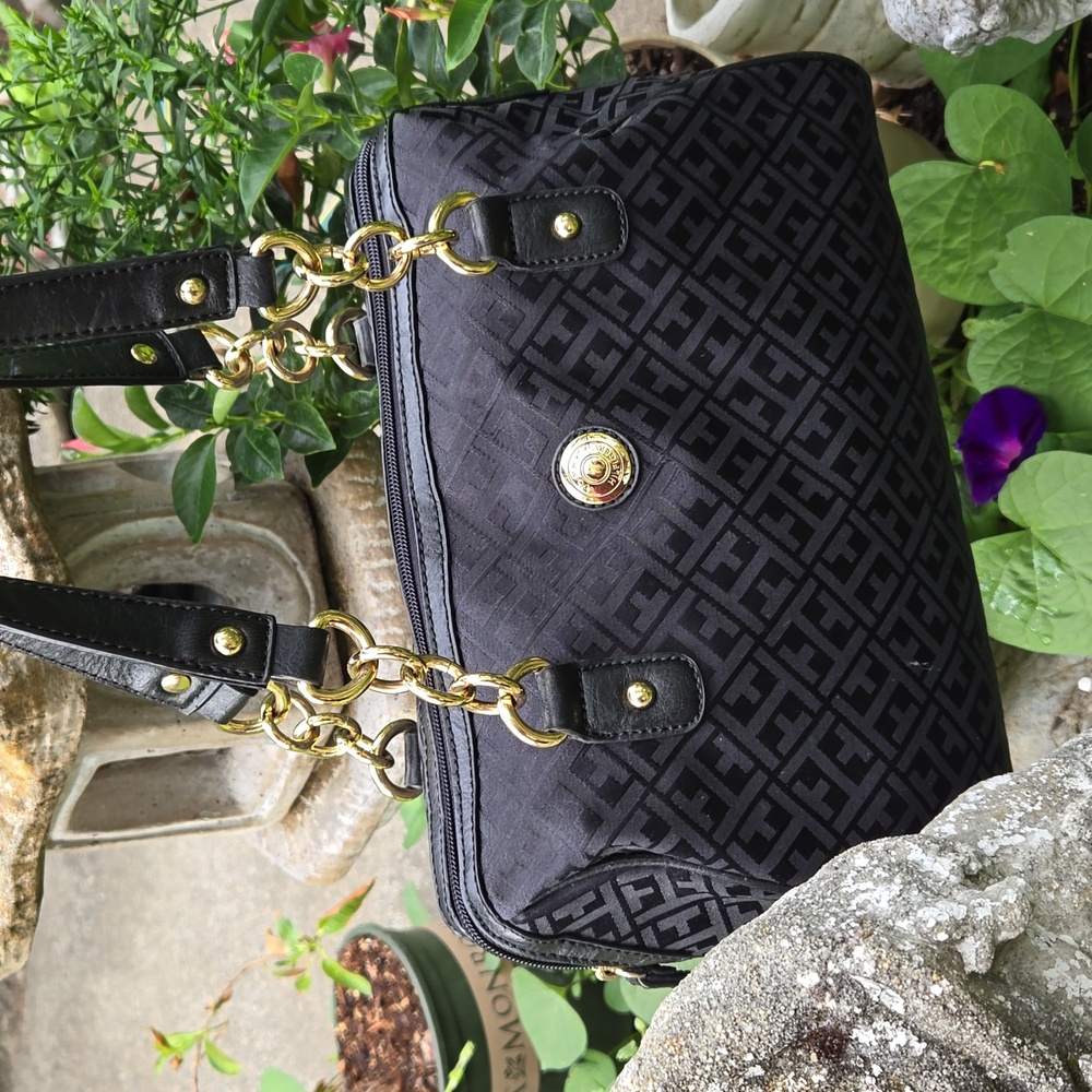 TOMMY HILFIGER Signature Shoulder Bag. EUC  (BIN 002)